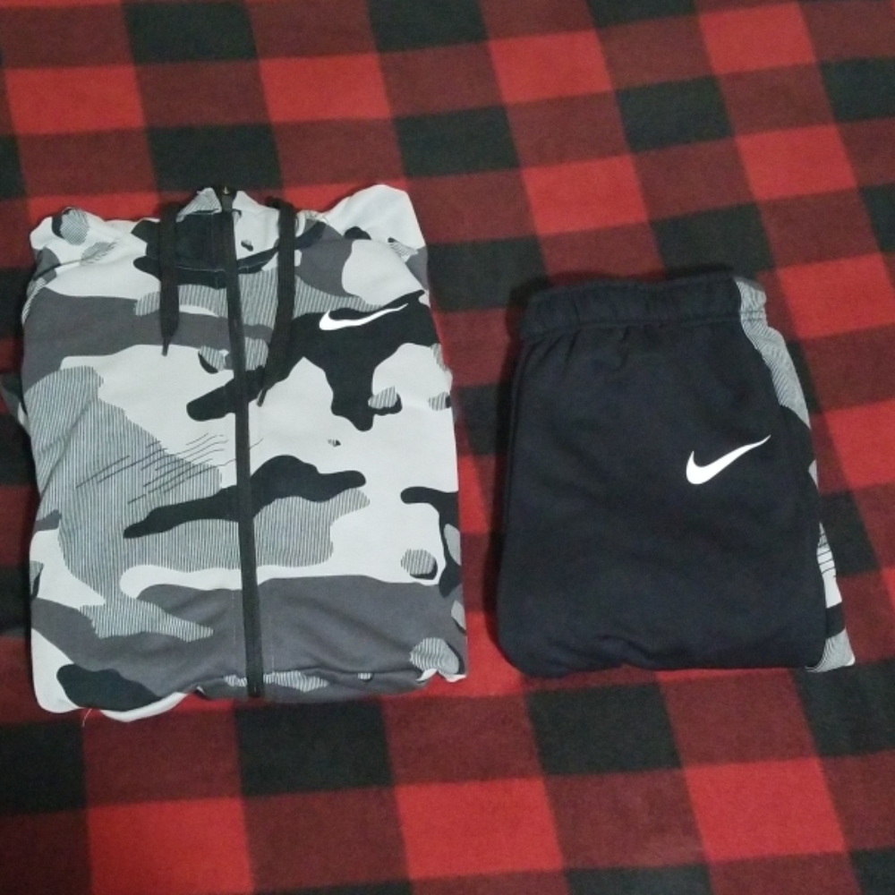 Nike Dri-Fit Camo Sweatshirt/Sweatpants combo